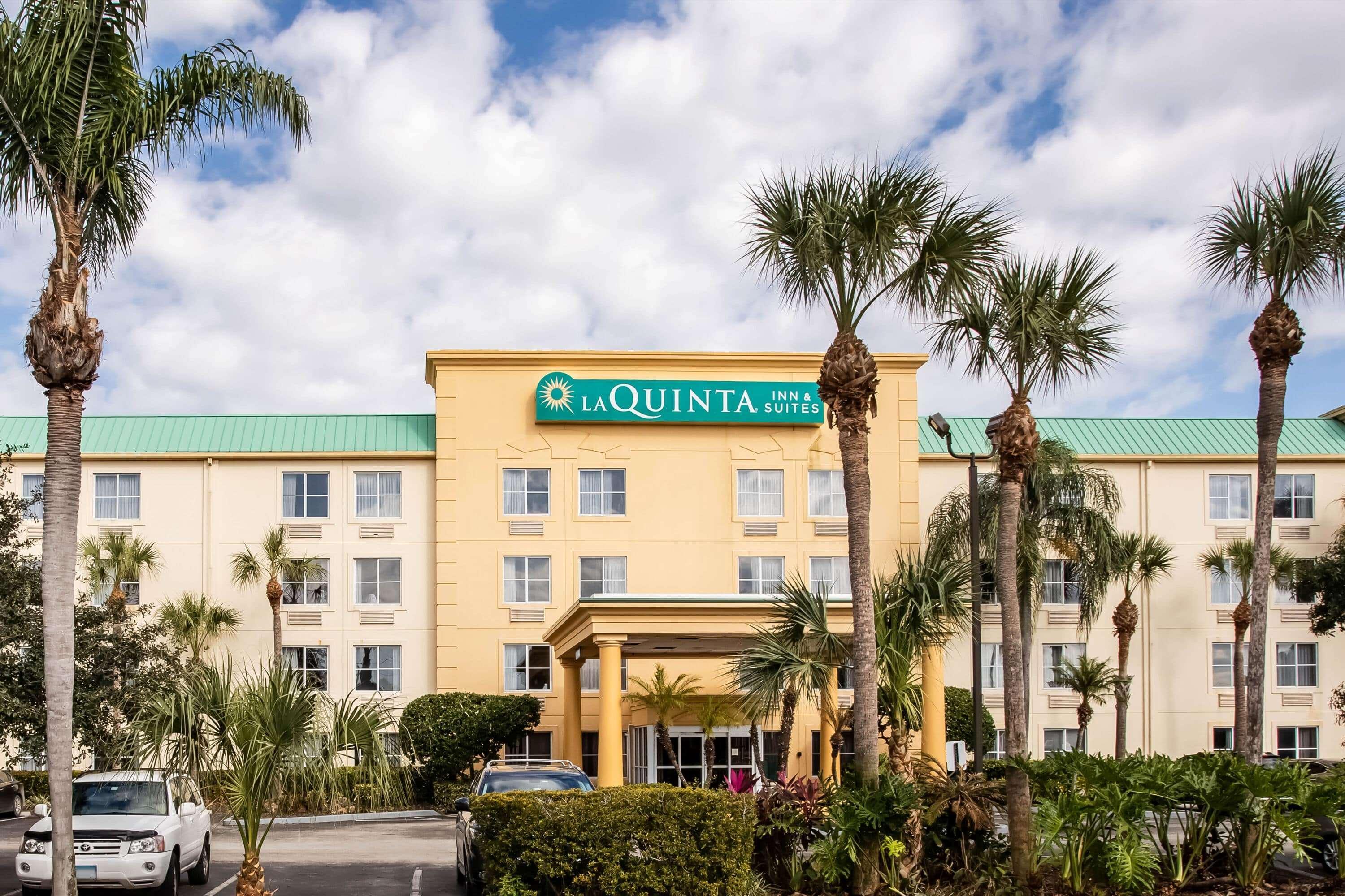 La Quinta By Wyndham Melbourne Viera Hotel Exterior photo