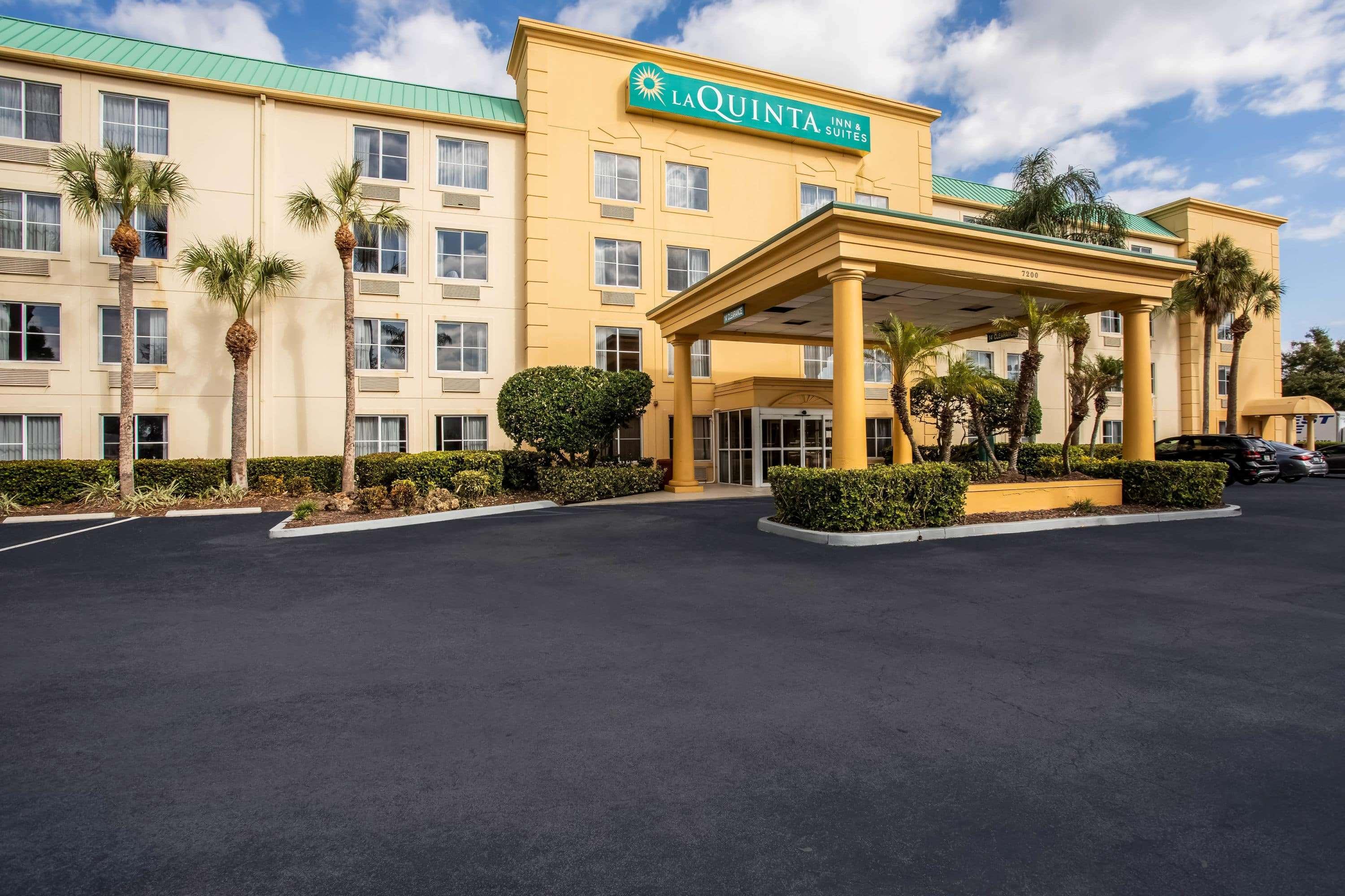 La Quinta By Wyndham Melbourne Viera Hotel Exterior photo